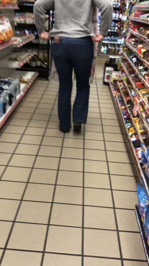 Southern MILF in Jeans