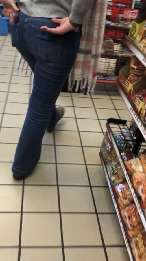 Southern MILF in Jeans