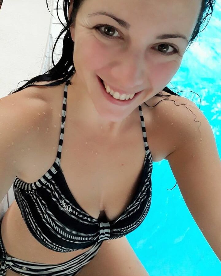 Serbian beautiful skinny fitnes mom Maja Davidovic