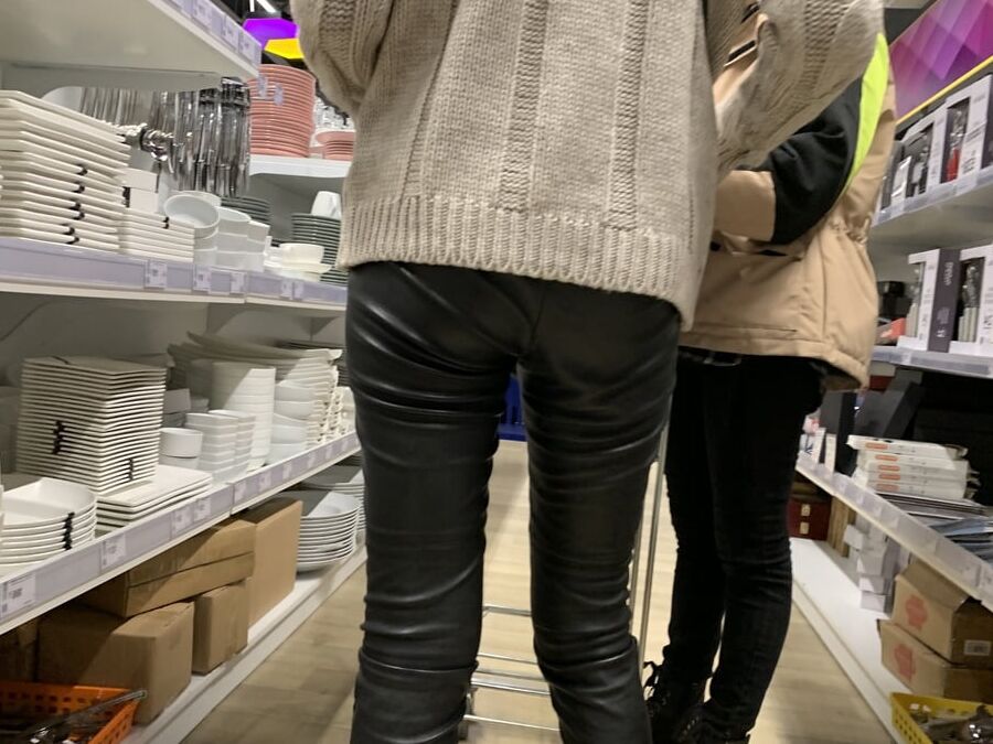 Good mature ass in lather