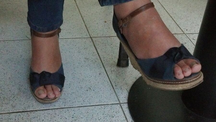 Crummy in blue shoes
