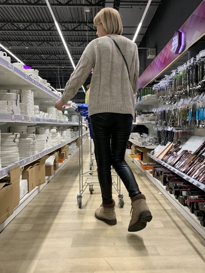 Good mature ass in lather