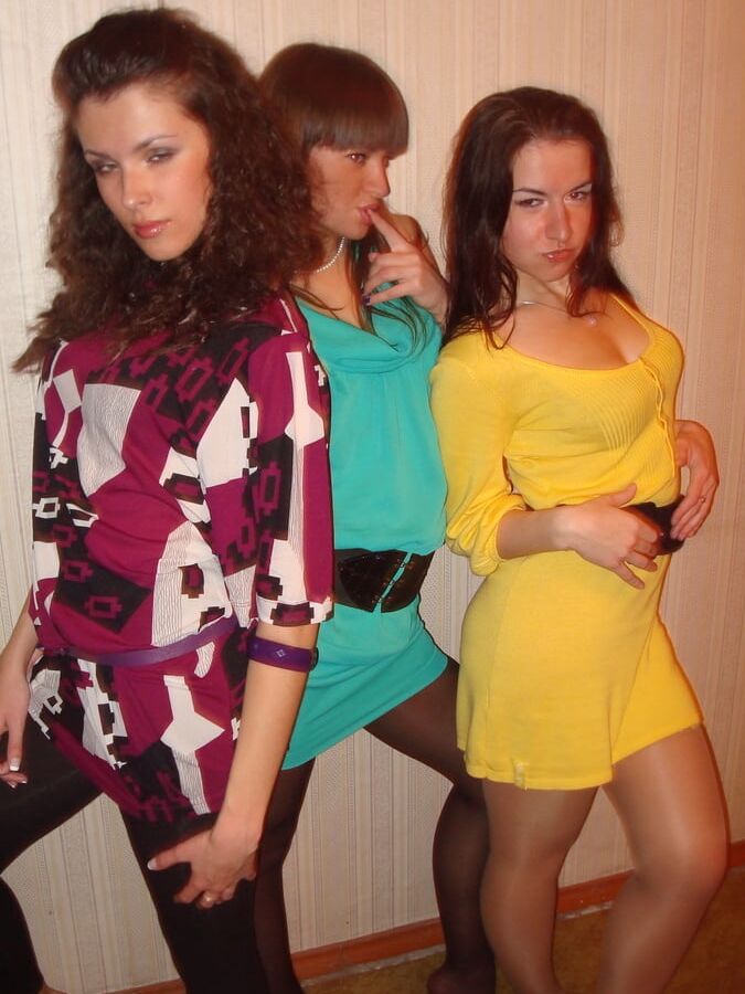 AMATEUR BRUNETTE AND FRIENDS