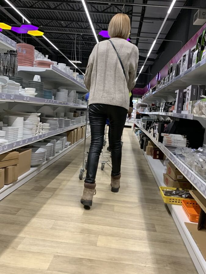 Good mature ass in lather