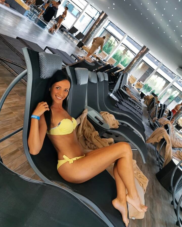 Serbian beautiful skinny fitnes mom Maja Davidovic