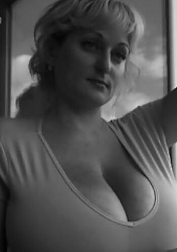 BRA BUSTIN CLEAVAGE