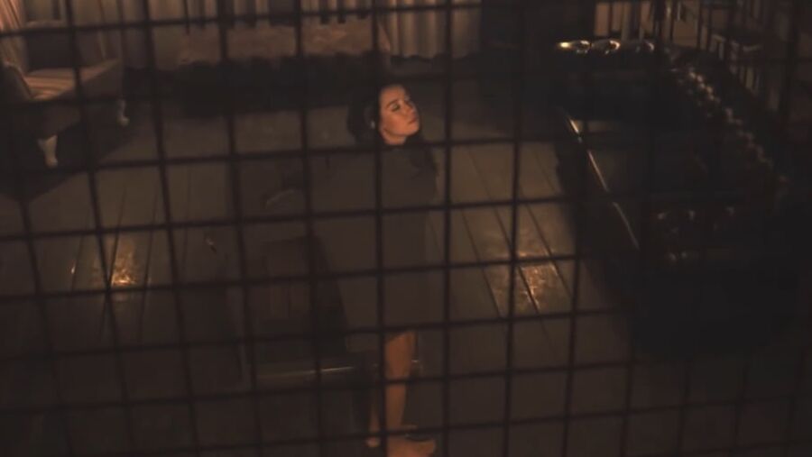 Tugba Yurt - Tas Yurek ()
