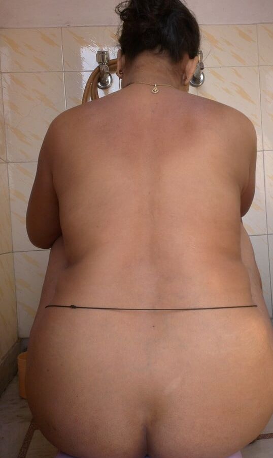 Desi aunty bath