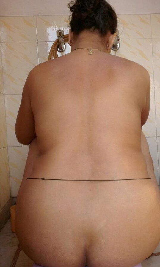 Desi aunty bath