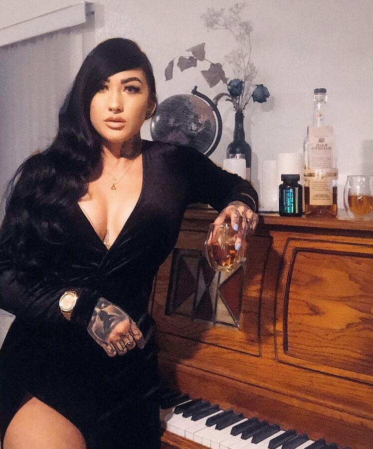 tattoo fitness bombshell