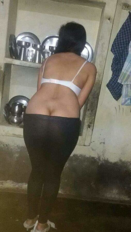 Pakistani call girl Noori