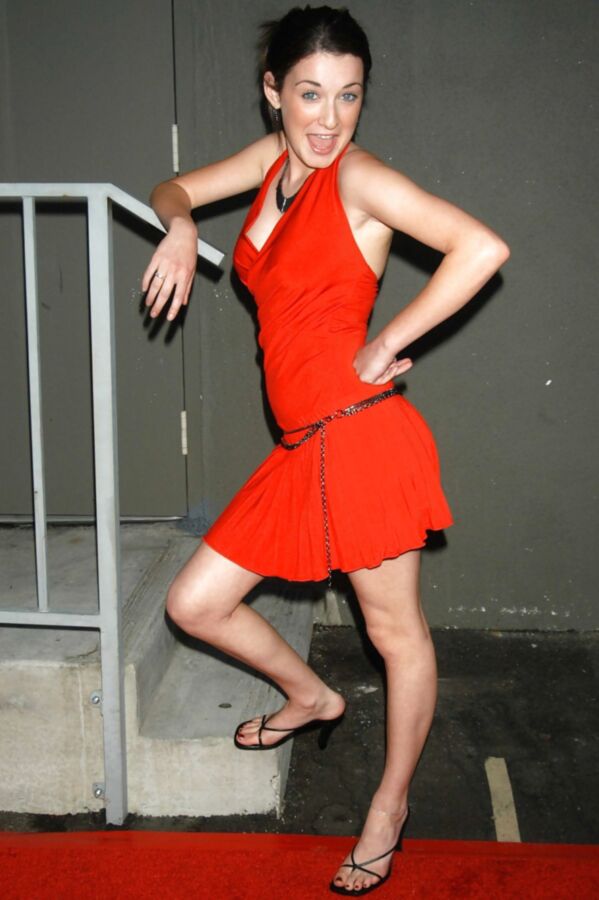 kaley cuoco ( the big bang theory)