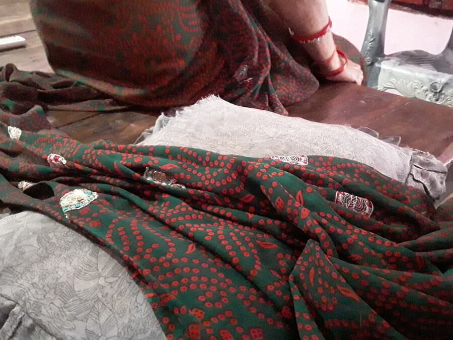 Policz indian village mom sexy in sari watch television