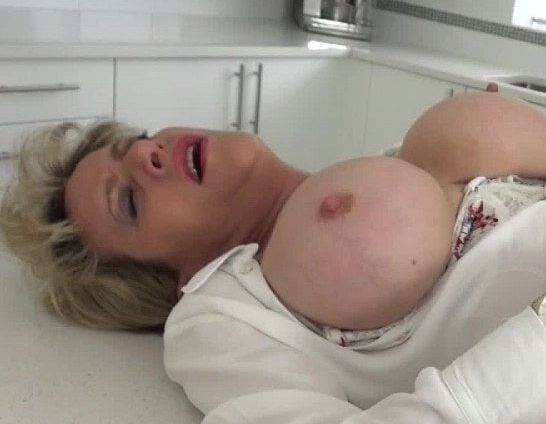 Lady Sonia Cums In Her Kitchen