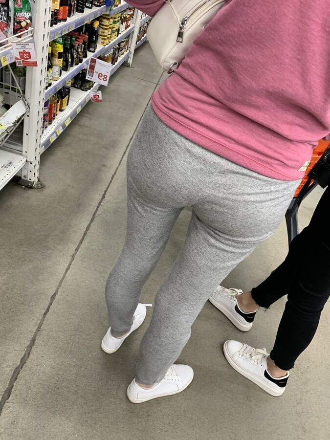 Good mom ass cameltoe