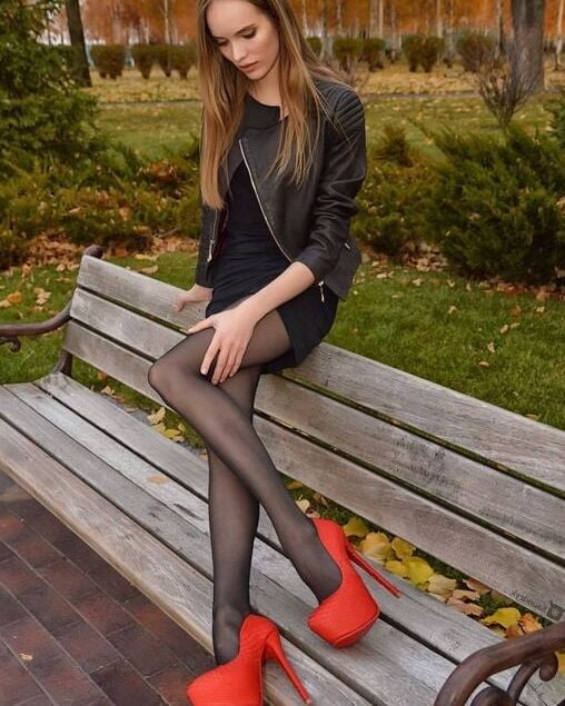 girls on benches so sexy