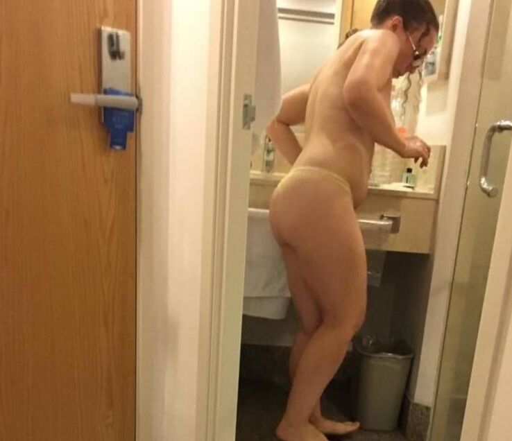 East coast wife loves to pose