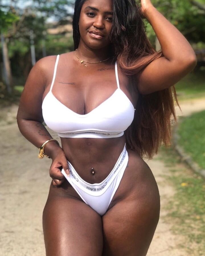 Fofas black de biquini
