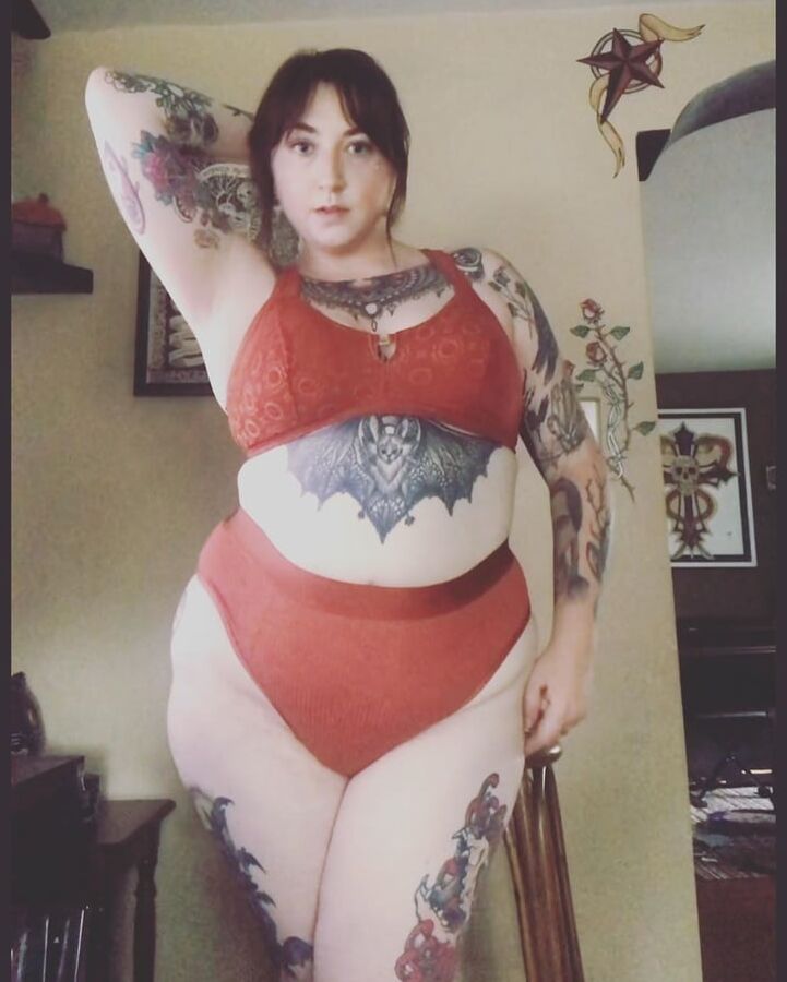 Sexy Tattooed BBW Ex-girlfriend