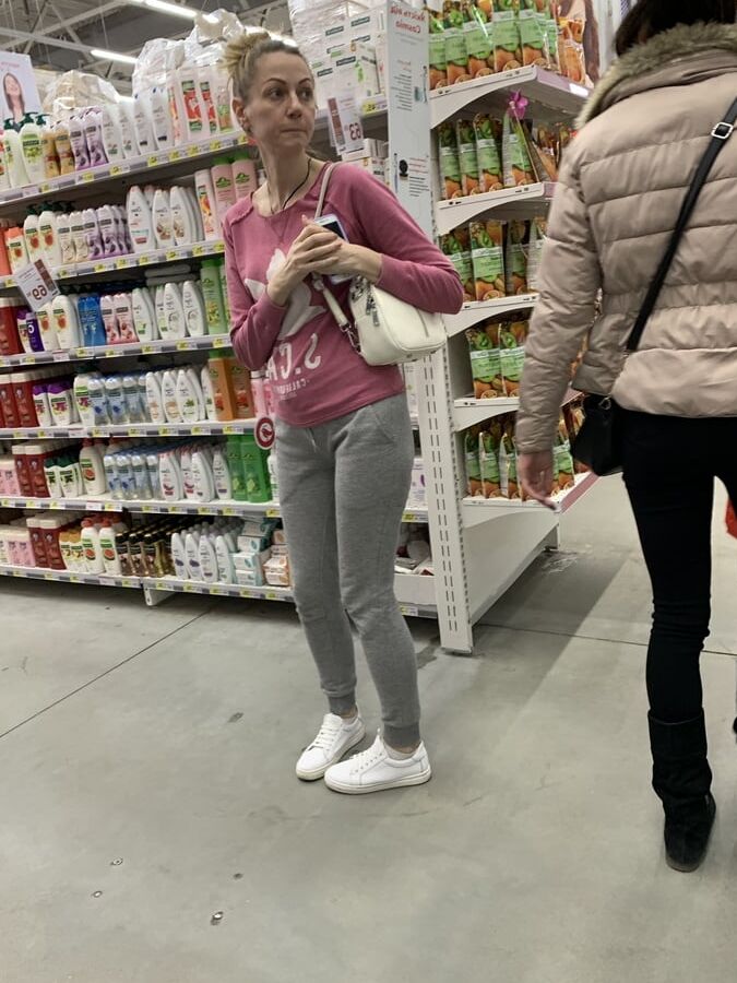 Good mom ass cameltoe