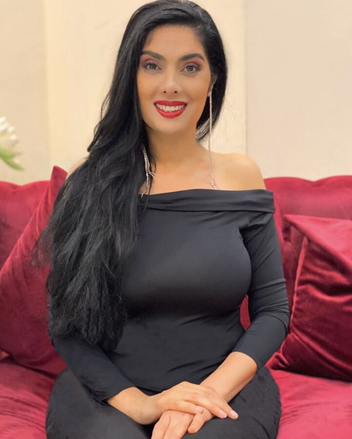 Where would you cum on this sexy milf