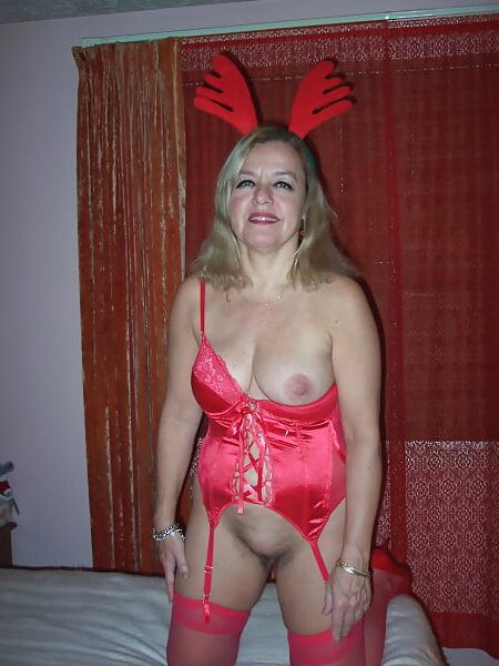 More Amateurs in Red Stockings &amp; Pantyhose