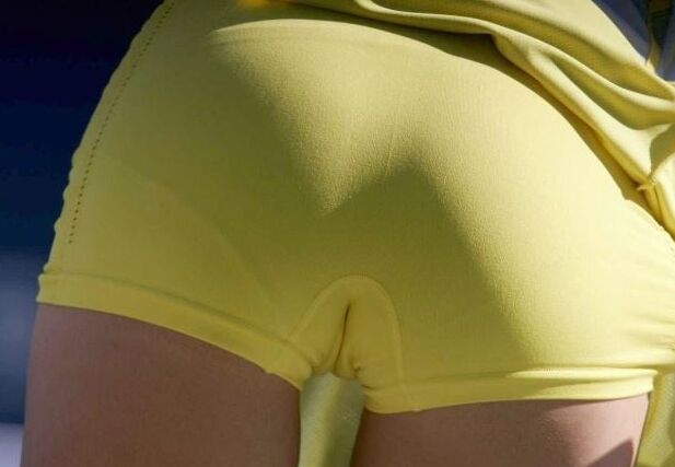Upskirts pussy lips