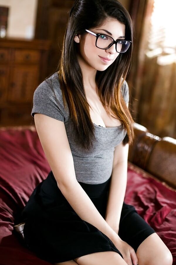 Janas Special - Glasses Wearing Nerd Undressing In Bedroom