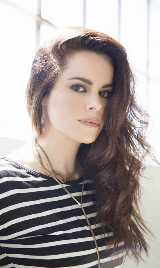 Emily Hampshire hot Rachel Bilson lookalike actress