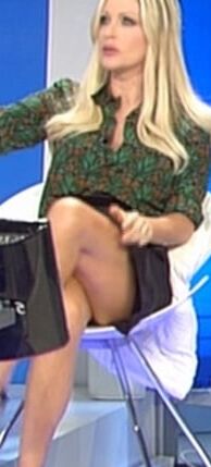 Busty Italian TV Mature Paola Ferrari