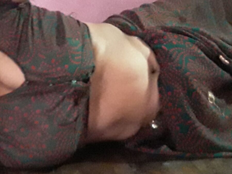Policz indian village mom sexy in sari watch television