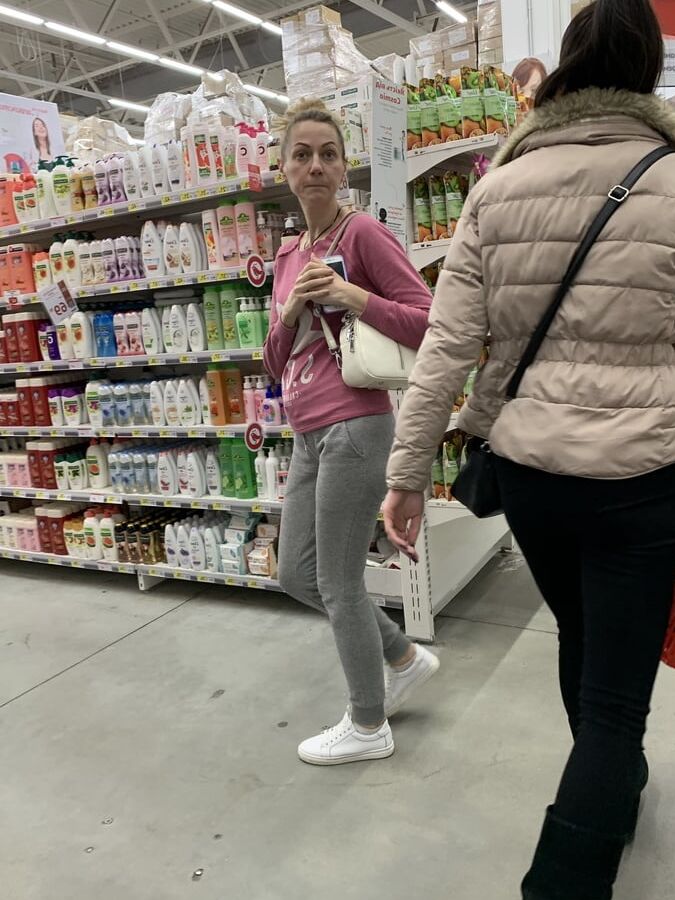 Good mom ass cameltoe