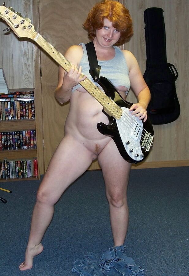 BBW wife gets naked