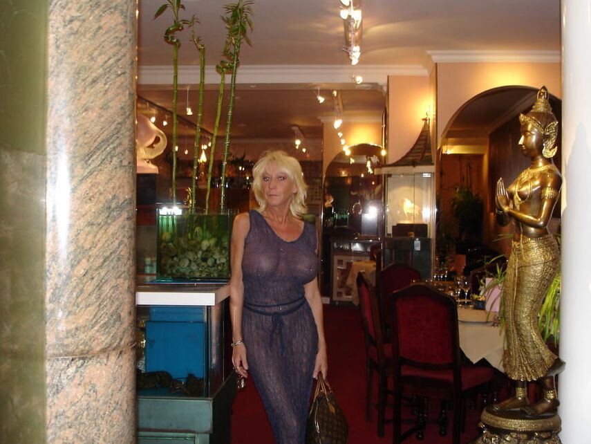 Muriel: Mature Slut in Public