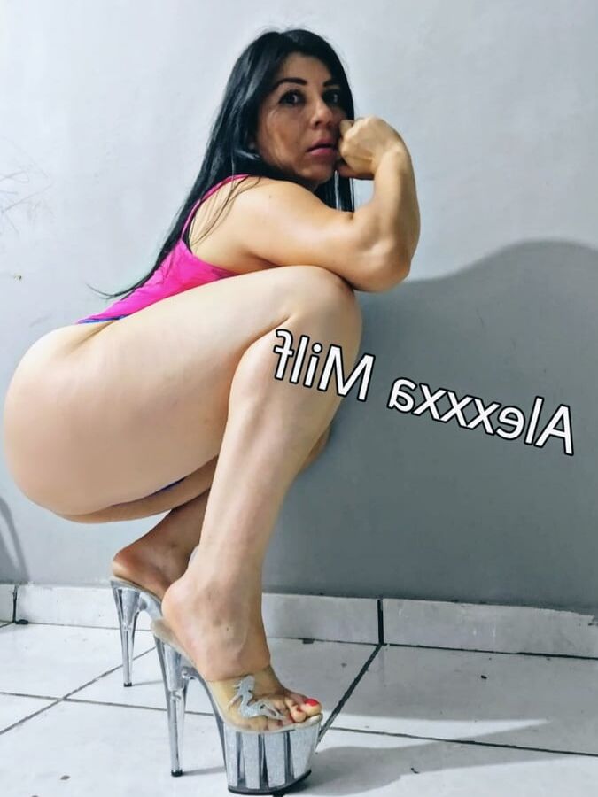 Alexxxa Milf putita en casa (cuarentena)