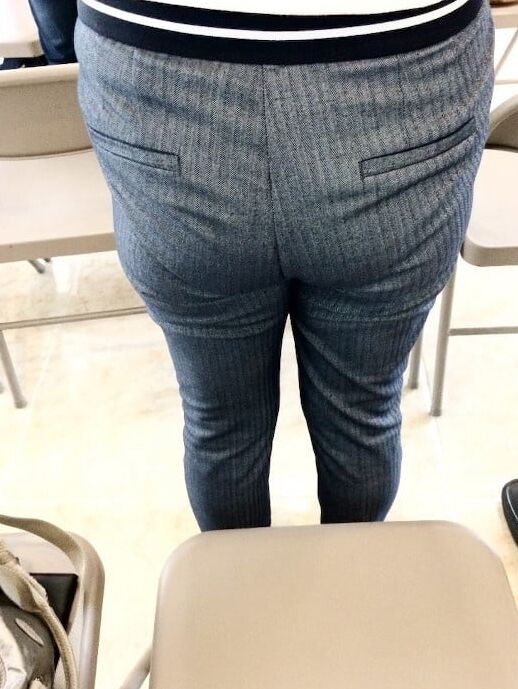laura carolina otra vez usando pantalon pegado para mi pene