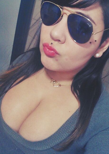 Gordita, tetona y embarazada
