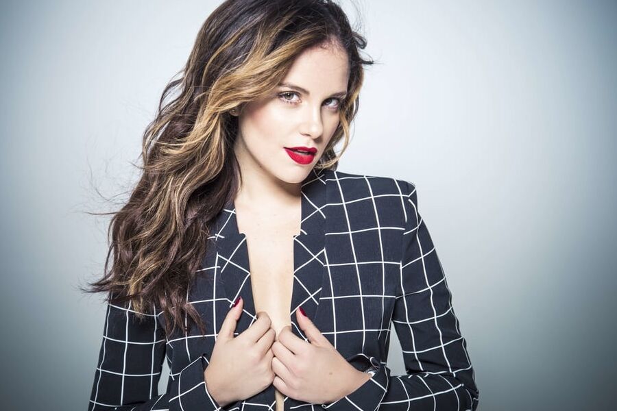 Giulia Luzi - Italian Singer