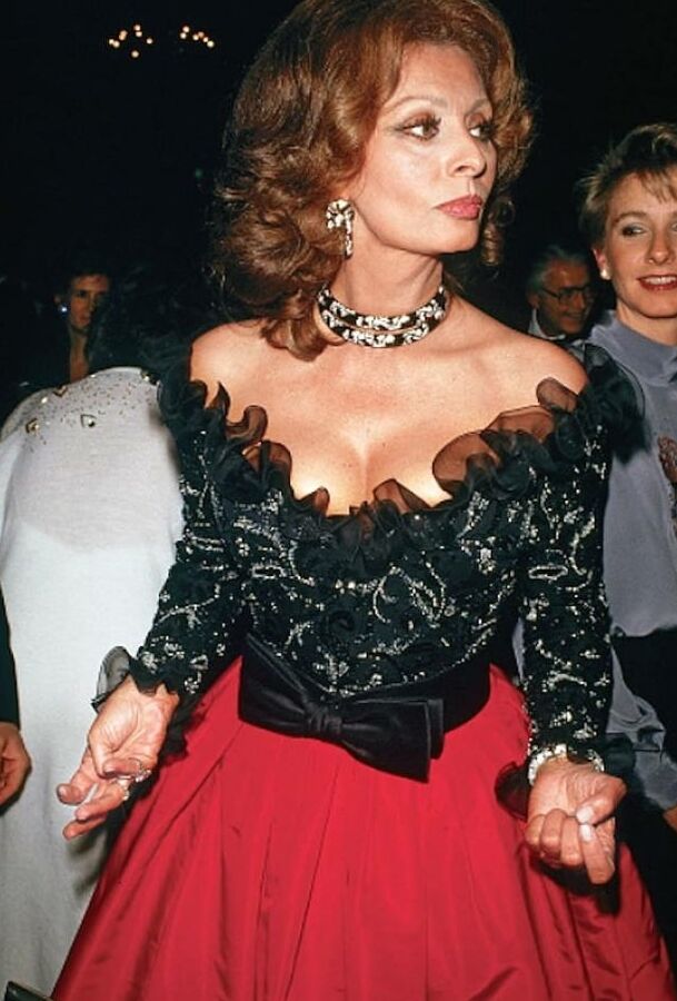 MILFS GRANNY CELEB
