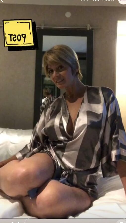 Blonde phenomen of instagram showing her delicious body