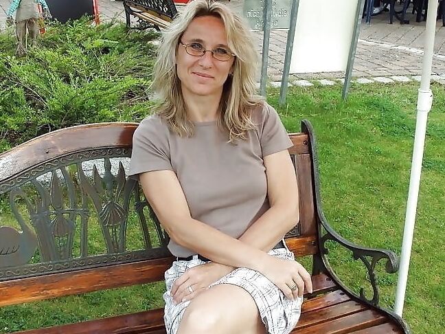 girls on benches so sexy