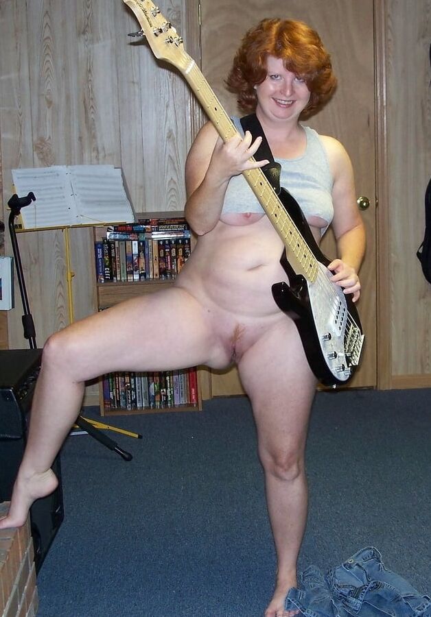 BBW wife gets naked
