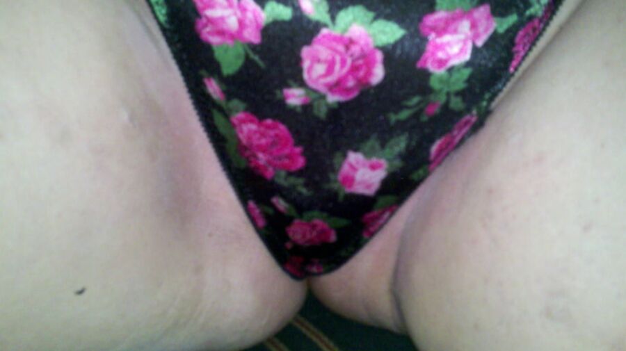 .BBW poses for her BF