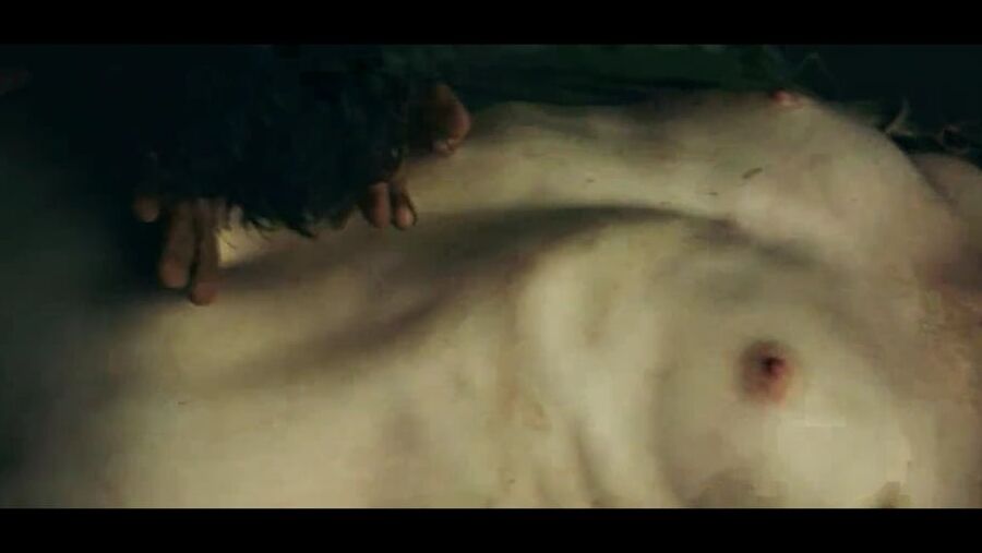 Karoline Herfurth nude