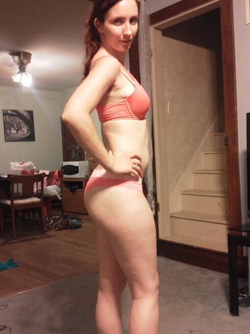 Hot milf showing her nice body ()