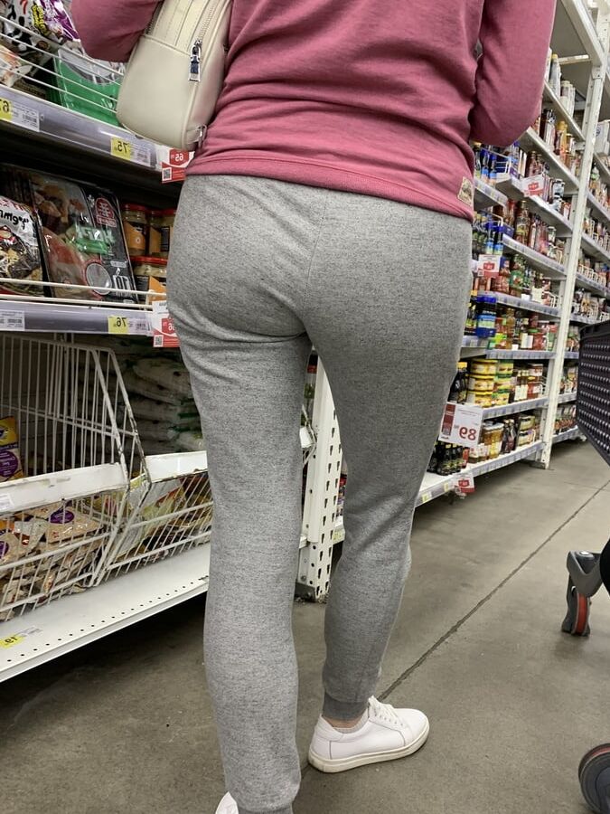 Good mom ass cameltoe