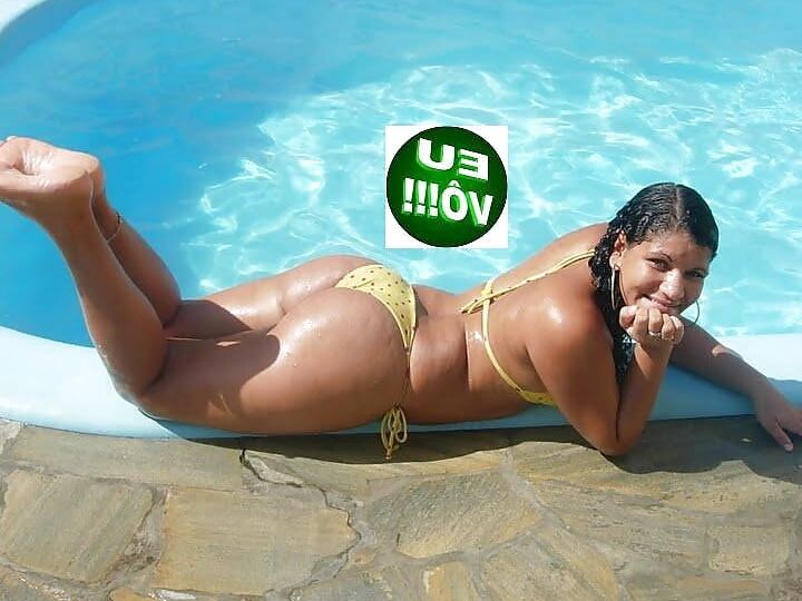Compilation - Brazilian girls in the pool .
