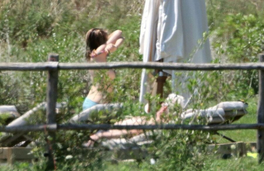 Alejandra Silva topless vacation Italy aug