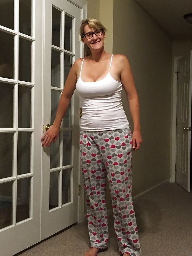 Sexy Grandma Spread her legs