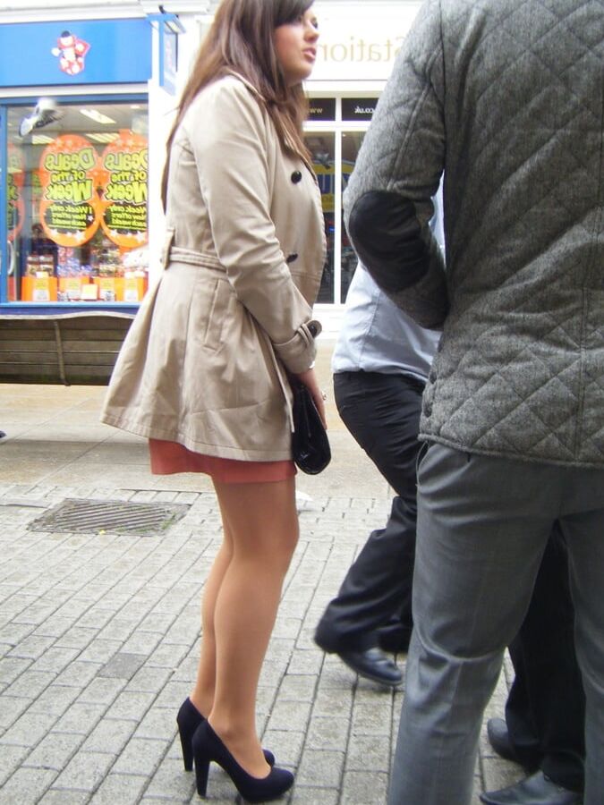 Street Pantyhose - Brit Chicks on the Street